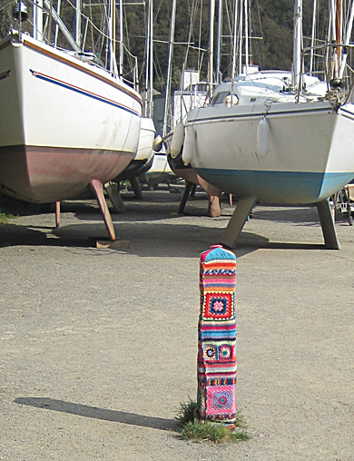 Knitted post in Solva harbour
